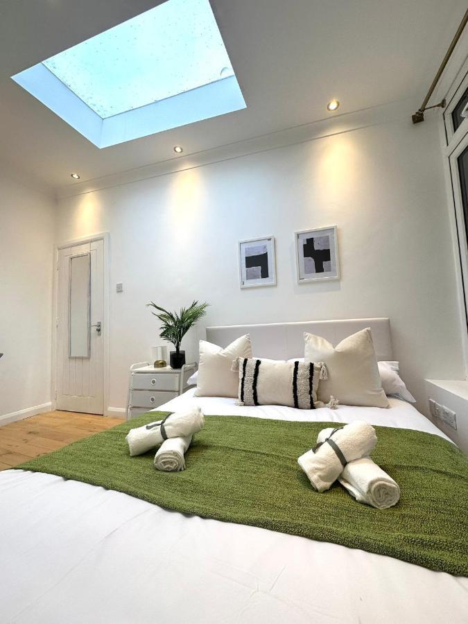 Modern Room In Spacious Home Londres Exterior foto