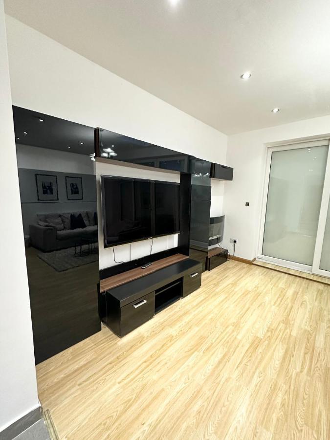 Modern Room In Spacious Home Londres Exterior foto