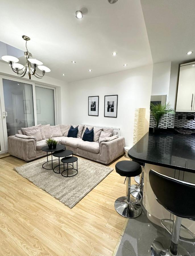 Modern Room In Spacious Home Londres Exterior foto